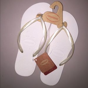 NWT Slim White Havaianas