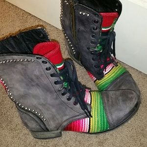 Combat boots