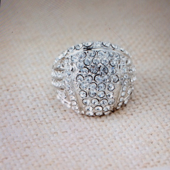 18K White Gold plated & CZ Elegant Ring Sz 7 💍