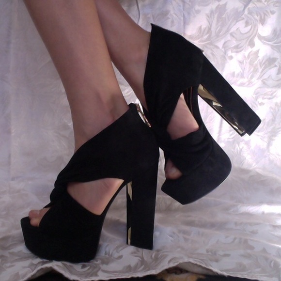 *BRAND NEW* Rachel Zoe Hayes Heels Sz 6!!
