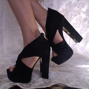 *BRAND NEW* Rachel Zoe Hayes Heels Sz 6!!