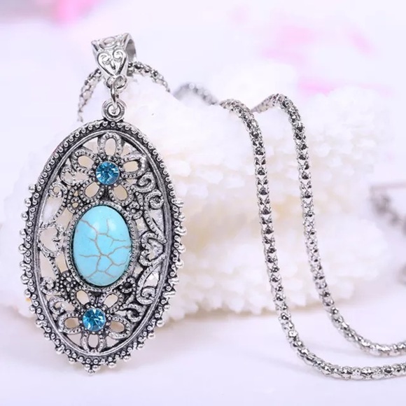 Jewelry - NWOT Turquoise pendant