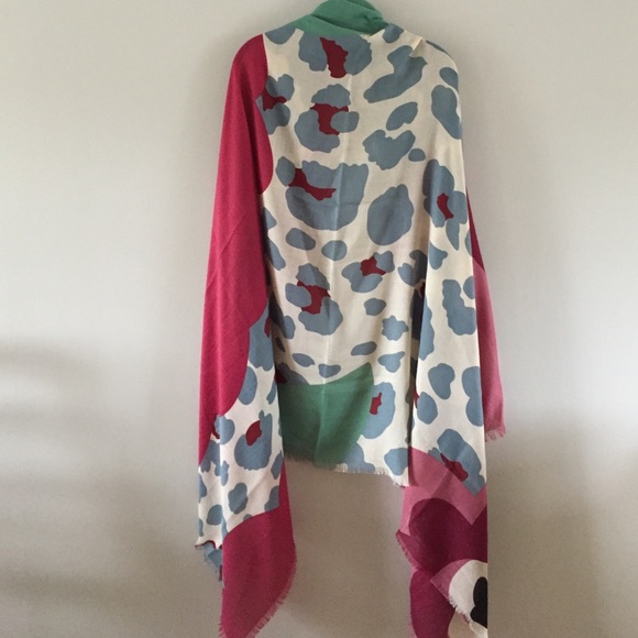 Graphic Floral Scarf
🌟 LAST ONE 🌟 - Picture 2 of 4