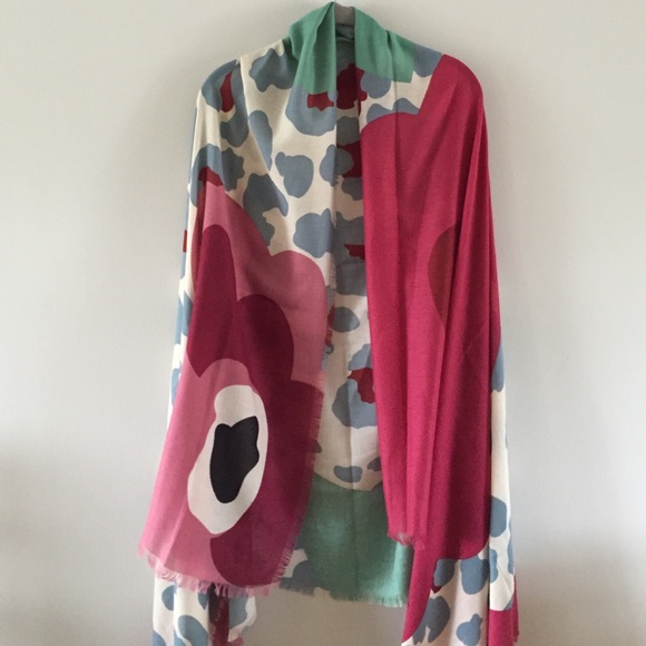 Graphic Floral Scarf
🌟 LAST ONE 🌟 - Picture 3 of 4