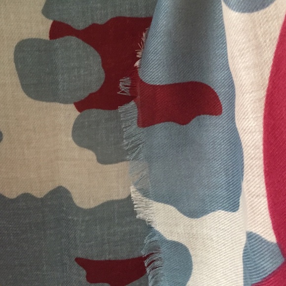 Graphic Floral Scarf
🌟 LAST ONE 🌟 - Picture 4 of 4