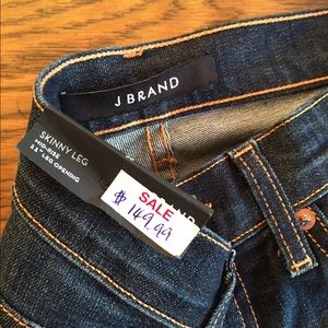 J Brand size 26 skinny jeans (mid-rise)