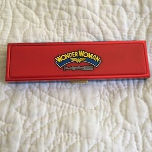 MAC special edition Wonder Woman eyeshadow palette
