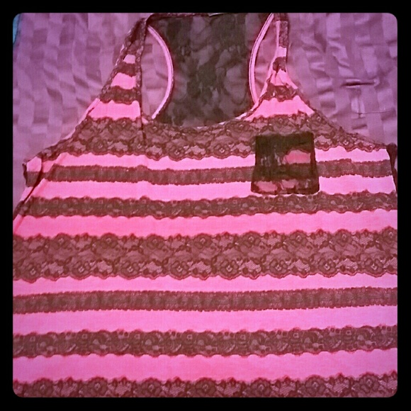 Cute lace tank top!