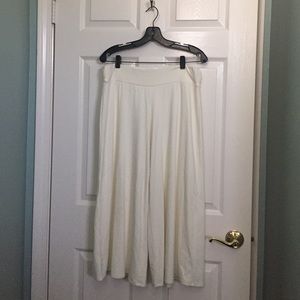 Off white wide leg stretch capris