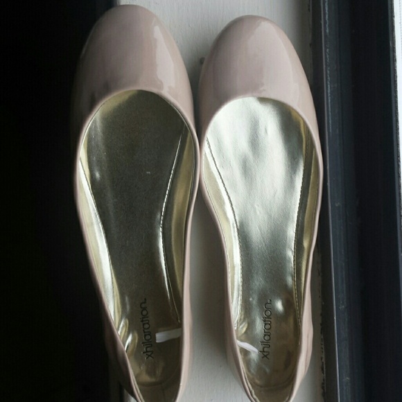 Nwot Nude Patent Flats