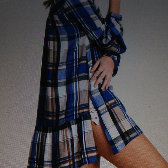 PLAID BUTTON TUNIC - Picture 2 of 4