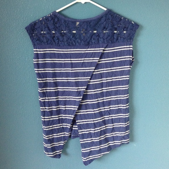 LᎯᏌᖇᏋᏁ ᏣᏫᏁᖇᎯᎴ Lace Cross-Over Top