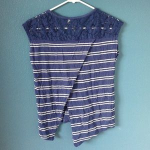 LᎯᏌᖇᏋᏁ ᏣᏫᏁᖇᎯᎴ Lace Cross-Over Top