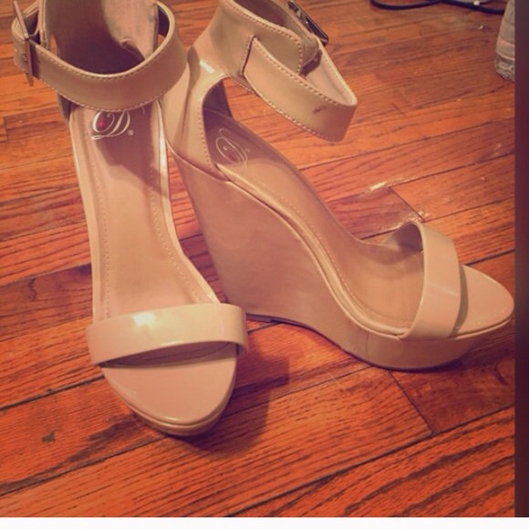 Nude wedges