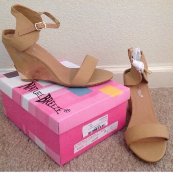 Nude wedges