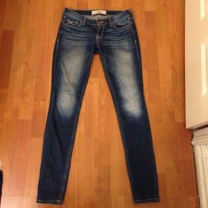 New medium wash skinny hollister jeans