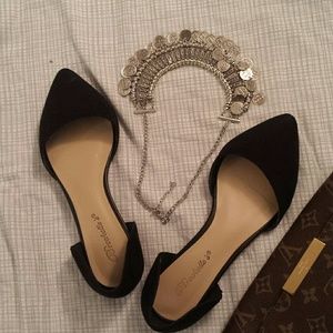 Flat pointy sandal size 7/7.5