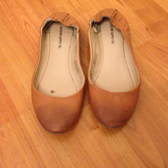 Camel color flats - Picture 1 of 1