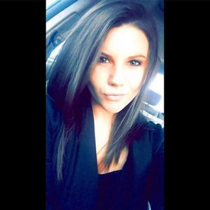 Meet your Posher, Caris