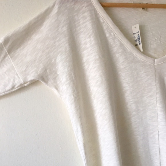 White V-neck Shirt Batwing - Picture 3 of 4
