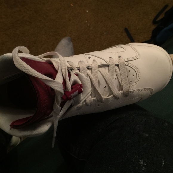 Jordan 6 maroons - Picture 2 of 3