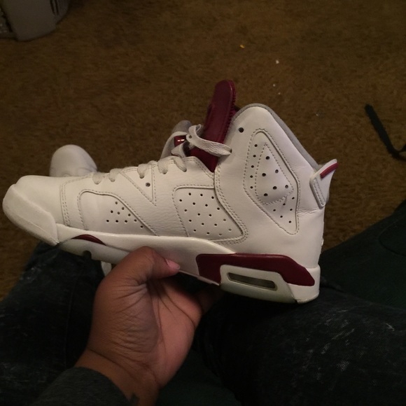 Jordan 6 maroons - Picture 3 of 3