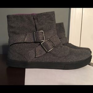 Short gray boots!