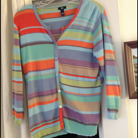 Striped 3/4 sleeve sweater