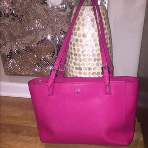 Tory Burch York Small Bucket Tote Hot Pink💗