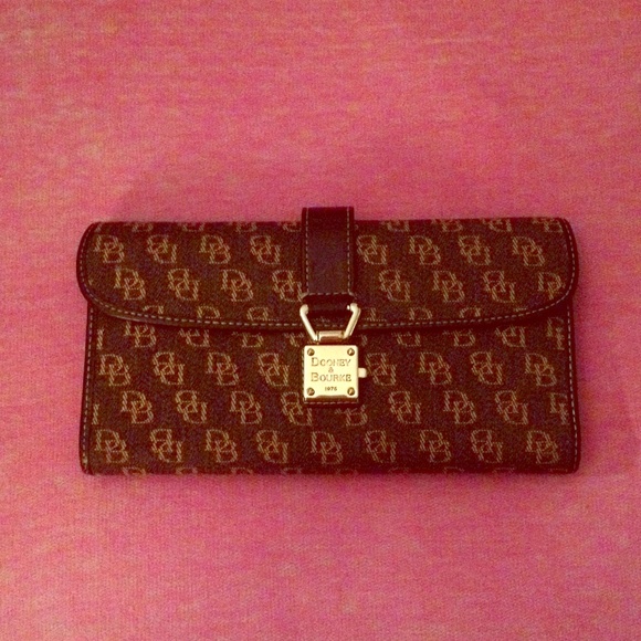 Flash sale⚡️Dooney and bourke wallet