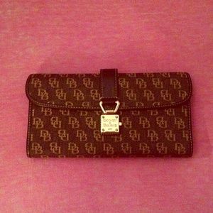 Flash sale⚡️Dooney and bourke wallet