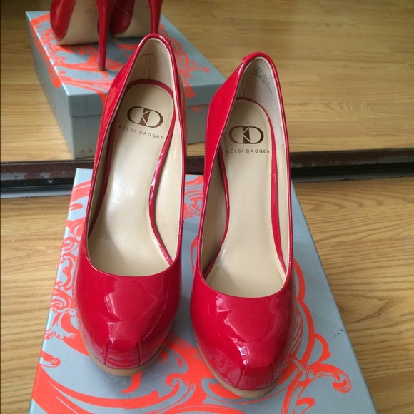 Kelsi Dagger heels 6.5 - Picture 2 of 3