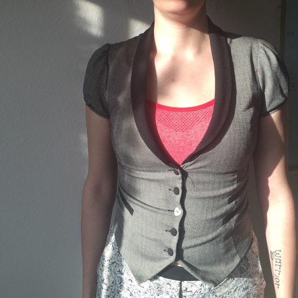 Gray and black blazer with gathered sleeves