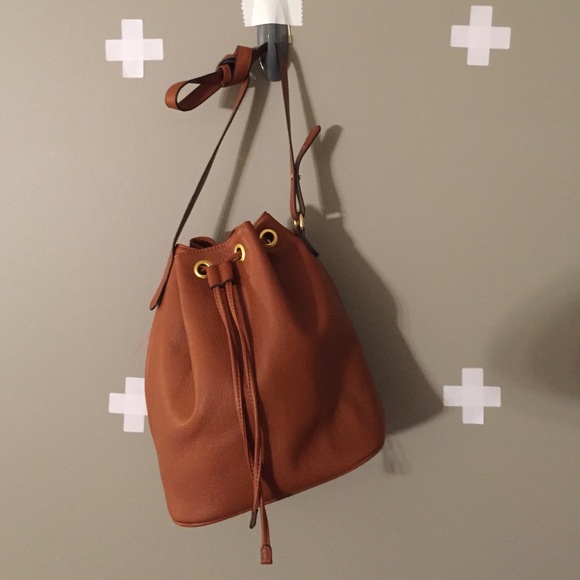 PERFECT BUCKET BAG