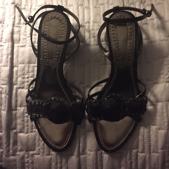 Kitten heel with black gem details - Picture 1 of 2