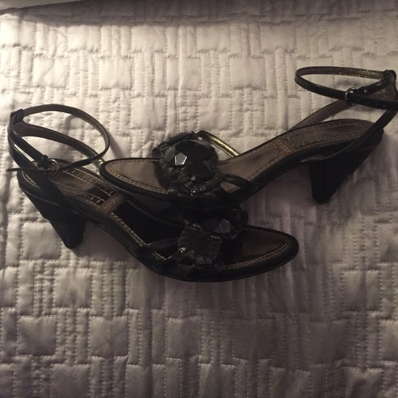 Kitten heel with black gem details - Picture 2 of 2