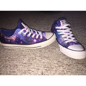 Converse sneakers Journeys Exclusives!