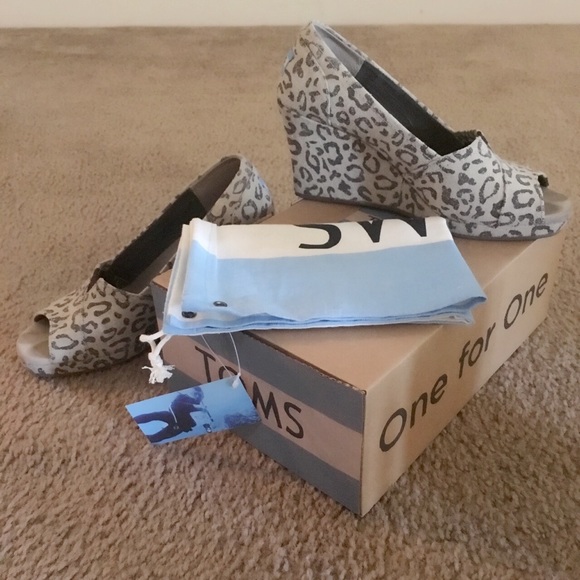 Snow Leopard TOMS Wedges