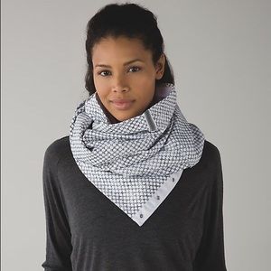 Lululemon Vinyasa Fleece Lined scarf