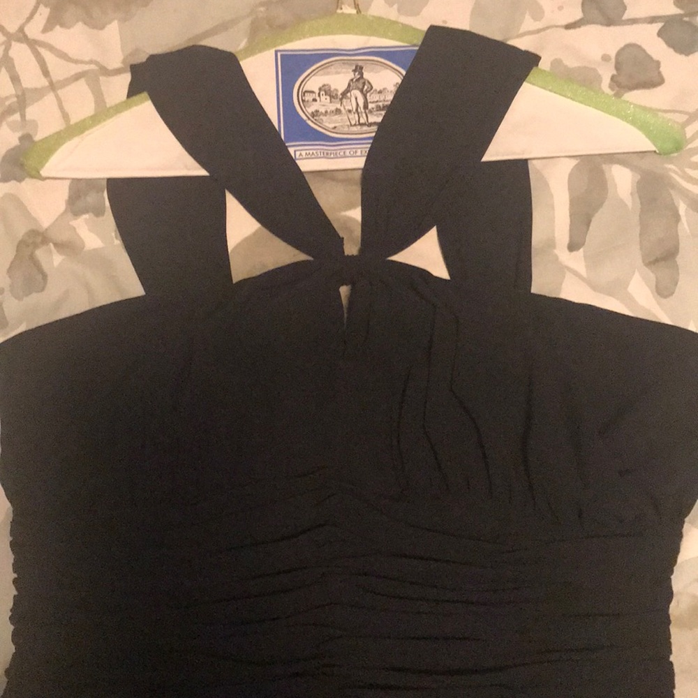 Gorgeous LIttle black dress.