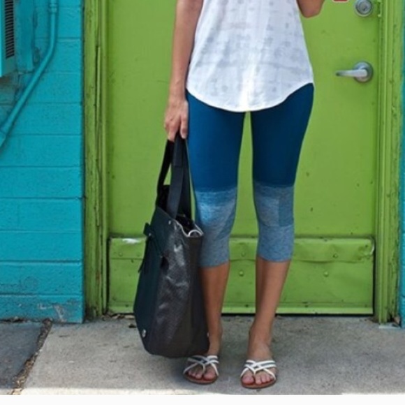 Lulu lemon blue ombré capris