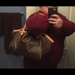 🎀Reserved🎀 Beautiful Louis Vuitton Tivoli GM