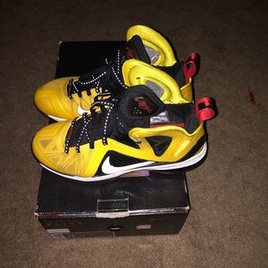 Lebron 9 taxi elites size 10.0