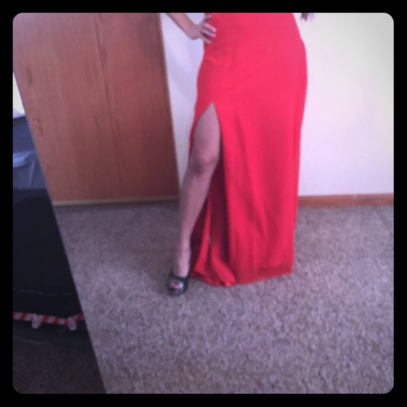 Red Dress - Picture 4 of 6