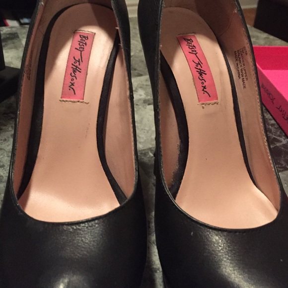 SEXY Black/Pink BETSY JOHNSON PUMPS! ❤️