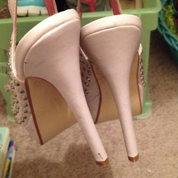 Heels - Picture 3 of 4
