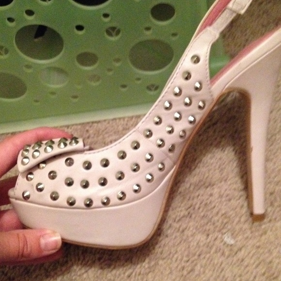 Heels - Picture 4 of 4