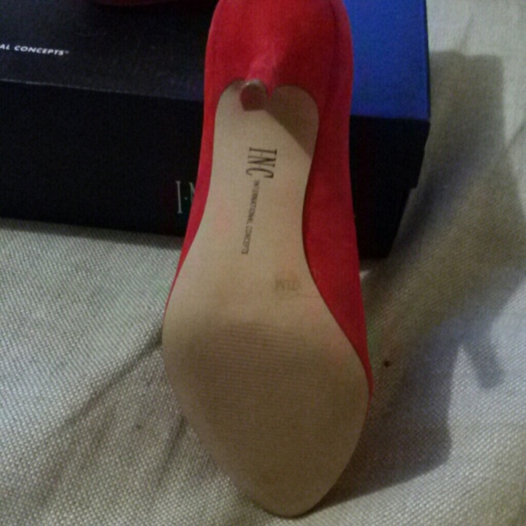 Pumps - Picture 2 of 4