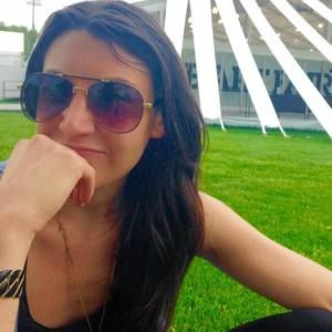 Meet your Posher, Carrie