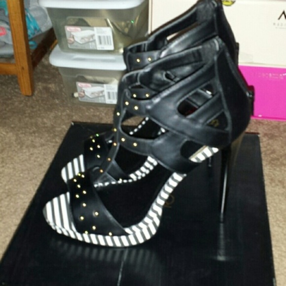 Black Spike Heels 💕 - Picture 1 of 4